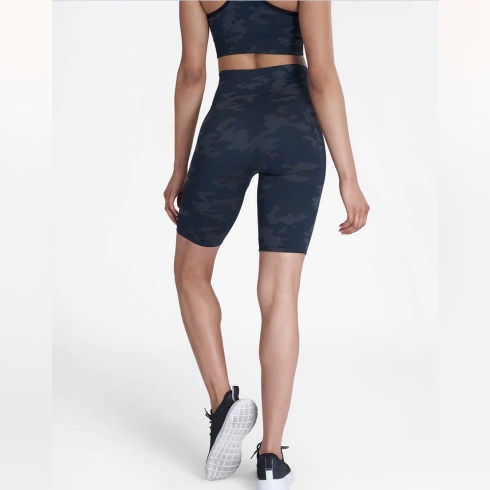NEW SPANX - Look at Me Now Bike Short - Picture 5 of 9